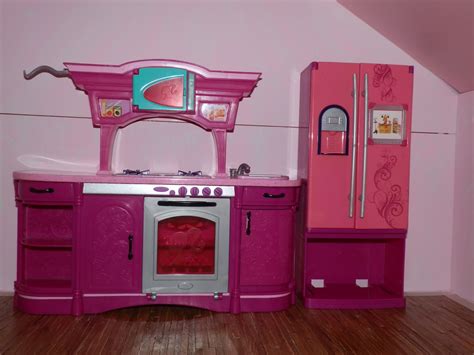 Artsy Fartsy Barbies Kitchen