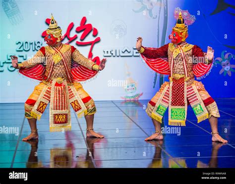 Thai Dancers Performing The Traditinal Thai Khon Dance At The Mask