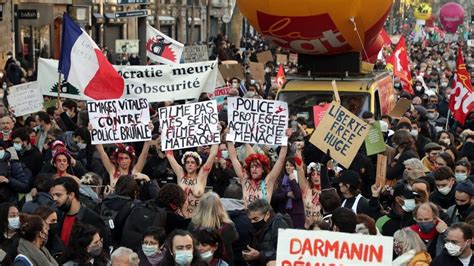 Marchan Contra La Represi N Policial En Francia Y Polic As Los Reprimen