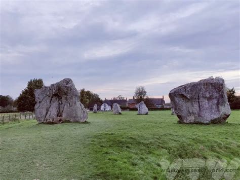 Avebury Stone Circle vs Stonehenge - Very Tasty World