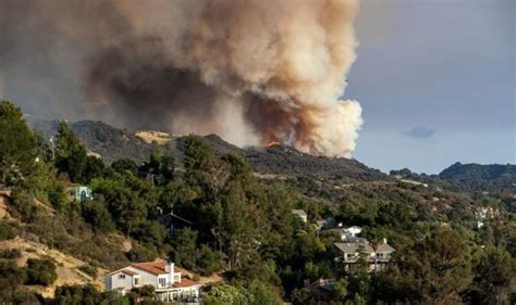 Palisades Fire Hundreds Of Homes Evacuated From Inferno As Officials