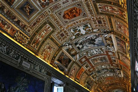 Sistine Chapel Raphael Rooms Private Tour with St.Peter's