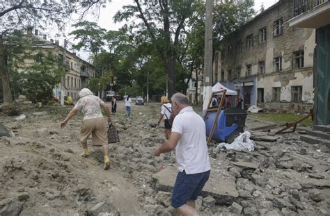 Kijev Najmanje Tri Osobe Ranjene U Ruskom Napadu Na Odesu Rusi