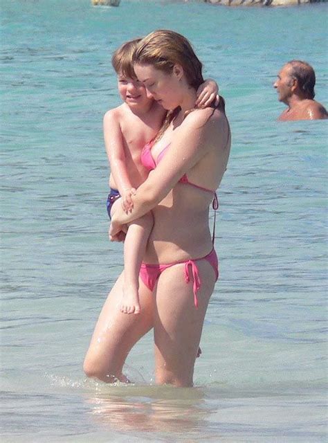 8 Hot Sexy New Ashley Johnson Bikini Pics