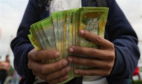 Cuántos salarios mínimos requieren los venezolanos para comprar la