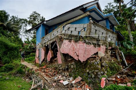 Bencana Pergerakan Tanah Di Kabupaten Bandung Barat Antara Foto