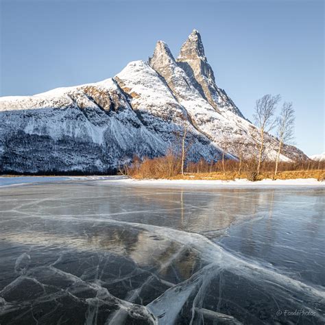 Frozen Lake In Northern Norway Fondafotos