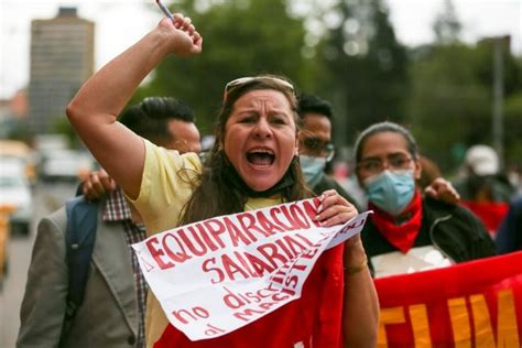 Maestros Del Ecuador Bloquean Las Calles De Quito Y Guayaquil En