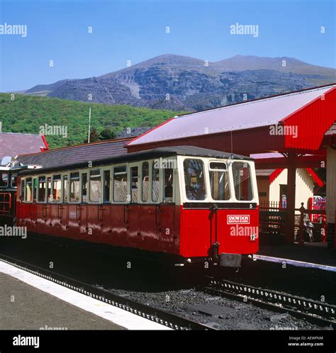 Snowdon Railway Hi Res Stock Photography And Images Alamy