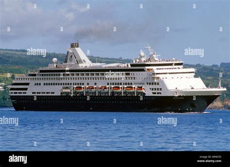 Cruise ship Statendam in Hilo Hawaii Stock Photo - Alamy