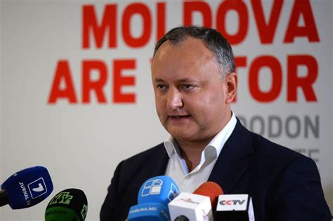 Moldova Presidential Election Goes To Second Round Bbc News