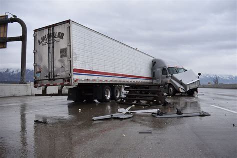 Jack Knifed Semi Causes Traffic Snarl On Southbound I 15 In Salt Lake City Gephardt Daily