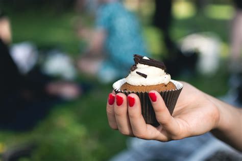 Fotos Gratis Mano Dulce Flor Comida Crema Gastr Nomo Bocadillo