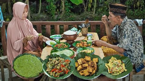 Memetik Terong Bulat Masak Tumis Terong Bulat Tempe Goreng Laos