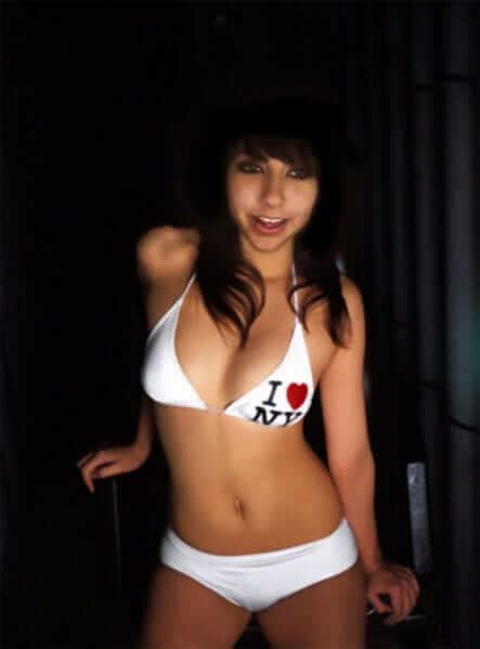 10 Hot Sexy Catherine Wayne Bikini Pics