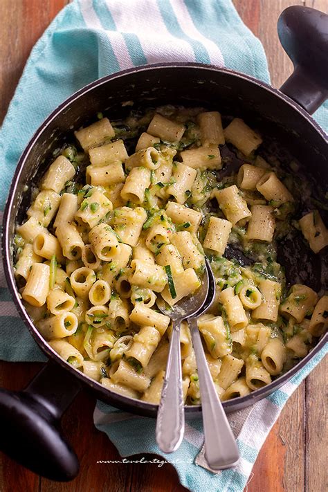 Pasta Con Zucchine Cremosa E Veloce Ricetta In Minuti