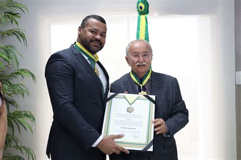 Advogado eleitoral recebe a Medalha de Ordem do Mérito Parlamentar