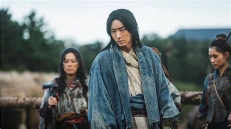 Fakta Lee Joon Gi Pengganti Song Joong Ki Di Arthdal Chronicles