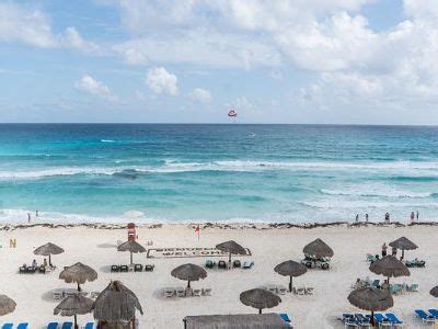 Playa Delfines en Cancún Precios Horarios Cómo Llegar y más