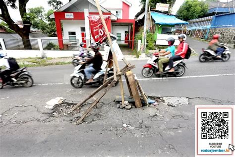 Lima Nyawa Melayang Akibat Jalan Berlubang Radar Jember