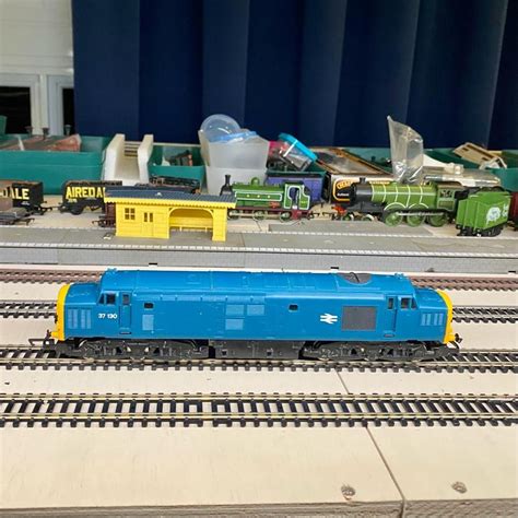 Hornby Trains Class 37 Diesel Electric Loco Oo Gauge L310 Hobbies And Toys Memorabilia