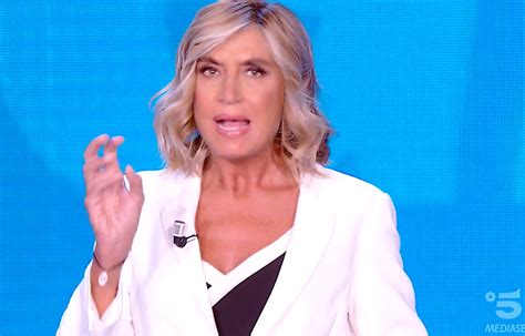 Myrta Merlino Saluta Pomeriggio Cinque In Anticipo Al Suo Posto Tv