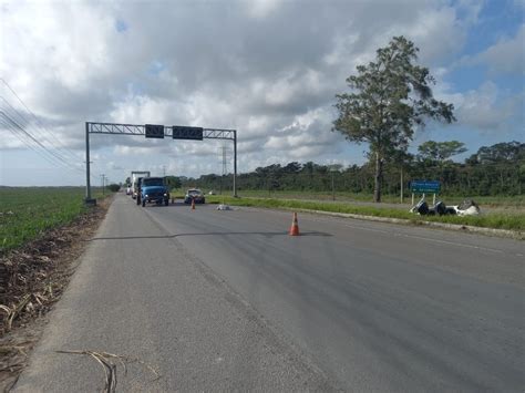 Motorista morre após perder controle de carro e capotar na BR 104 em