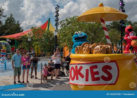 Cookie Monster in Sesame Street Party Parade at Seaworld 3. Editorial ...