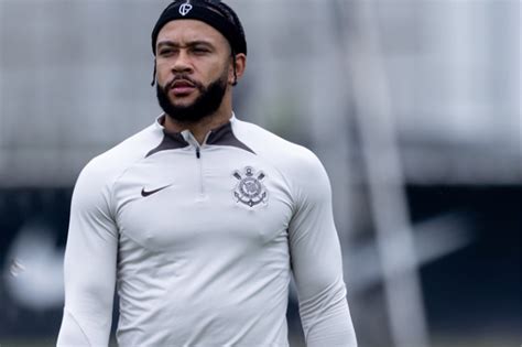 Depay Corinthians encerra preparação para clássicoJogada 10