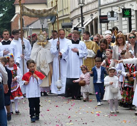 Sacrum profanum centralna procesja Bożego Ciała w Krakowie AD 2023