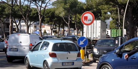 Incidenti e fuga dalla città per il ponte di Ognissanti traffico