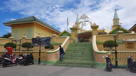 Pesona Masjid Raya Sultan Riau Pulau Penyengat Destinasi Wisata Kepri