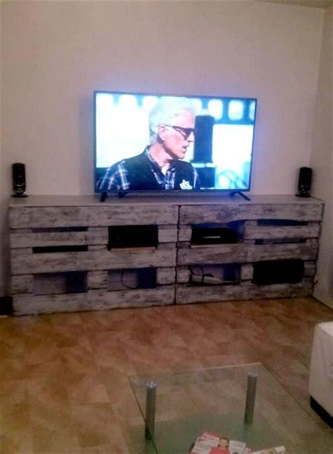 Diy Pallet Tv Stand Or Entertainment Center Pallets