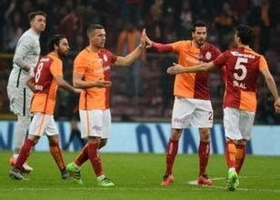 Galatasaray da iki önemli isim cezalı Galatasaray