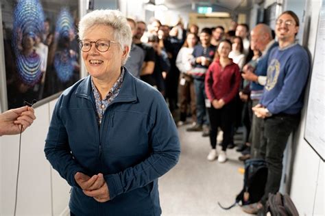 Nobel de physique à Anne LHuillier un très beau message à toutes les