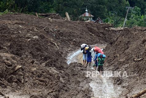 3 Korban Tanah Longsor Gowa Ditemukan 4 Orang Masih Dicari Republika