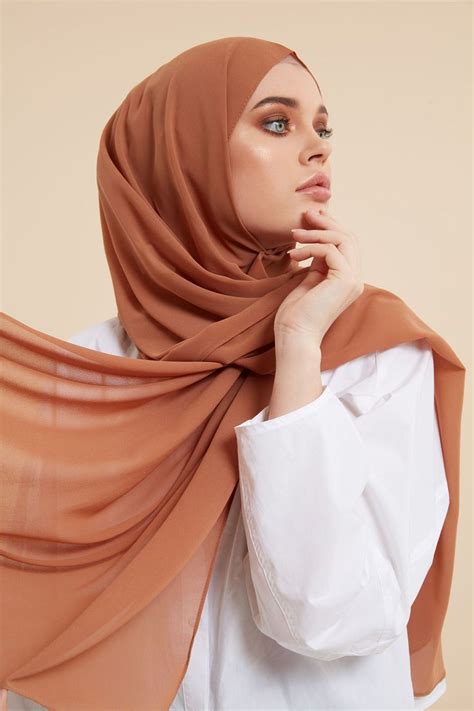 Pin by İrem on Hızlı Kaydetmeler Hijab Stylish hijab Fashion photoshoot