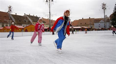 Liber La Patinat S A Deschis Patinoarul Din Sub Arini