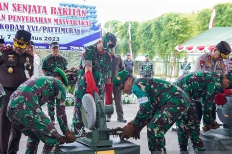 Foto 723 Pucuk Senjata Api Bekas Konflik Maluku Dimusnahkan