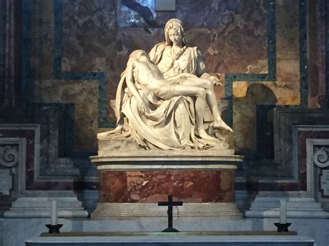 Basilica di San Pietro in Vaticano La Pietà Statues Basilica San