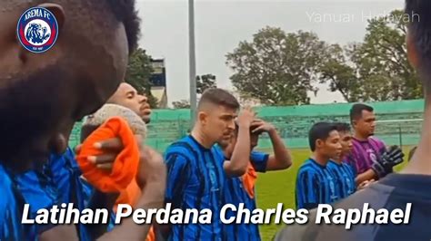 Latihan Perdana Charles Raphael Bersama Arema Fc Youtube