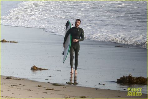 Liam Hemsworth Spends The Afternoon Surfing In Malibu Photo 3994195 Liam Hemsworth Pictures