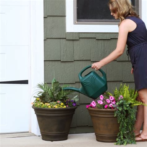 Sunnydaze In Franklin Polyresin Planter With Uv Resistant Finish