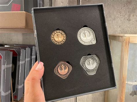 Star Wars New Republic Credits Coins Medals Disney Galaxys Edge Dok