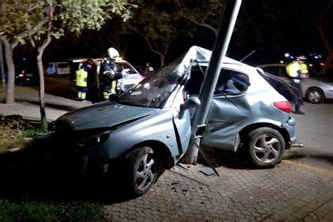 Accidente Con Tres Heridos Leves En La Avda Del Recuerdo Tras Perder