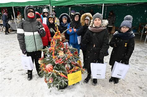 Konkursy wspólne kolędowanie i mini jarmark Dobra zabawa na kieleckim