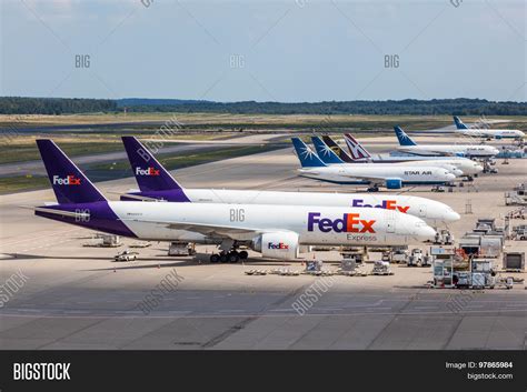 Fedex Airplanes Cargo Image & Photo (Free Trial) | Bigstock