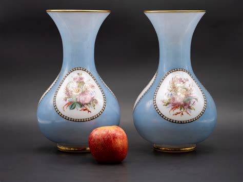 Proantic Paire De Vases En Opaline Doubl E Blanche Et Bleue Xixe Si