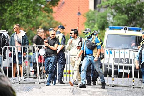 Demonstrant In Stockholm Verzichtete Auf Koranverbrennung Weltchronik