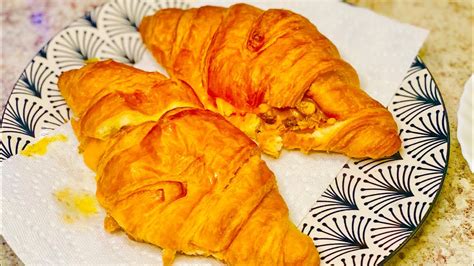 CHICKEN CROISSANT CHEESY CHICKEN CROISSANT EASY RECIPE